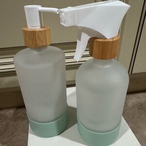 NWT-white bathroom set with pale green silicone bottoms,1-pump, & 1-spray bottle